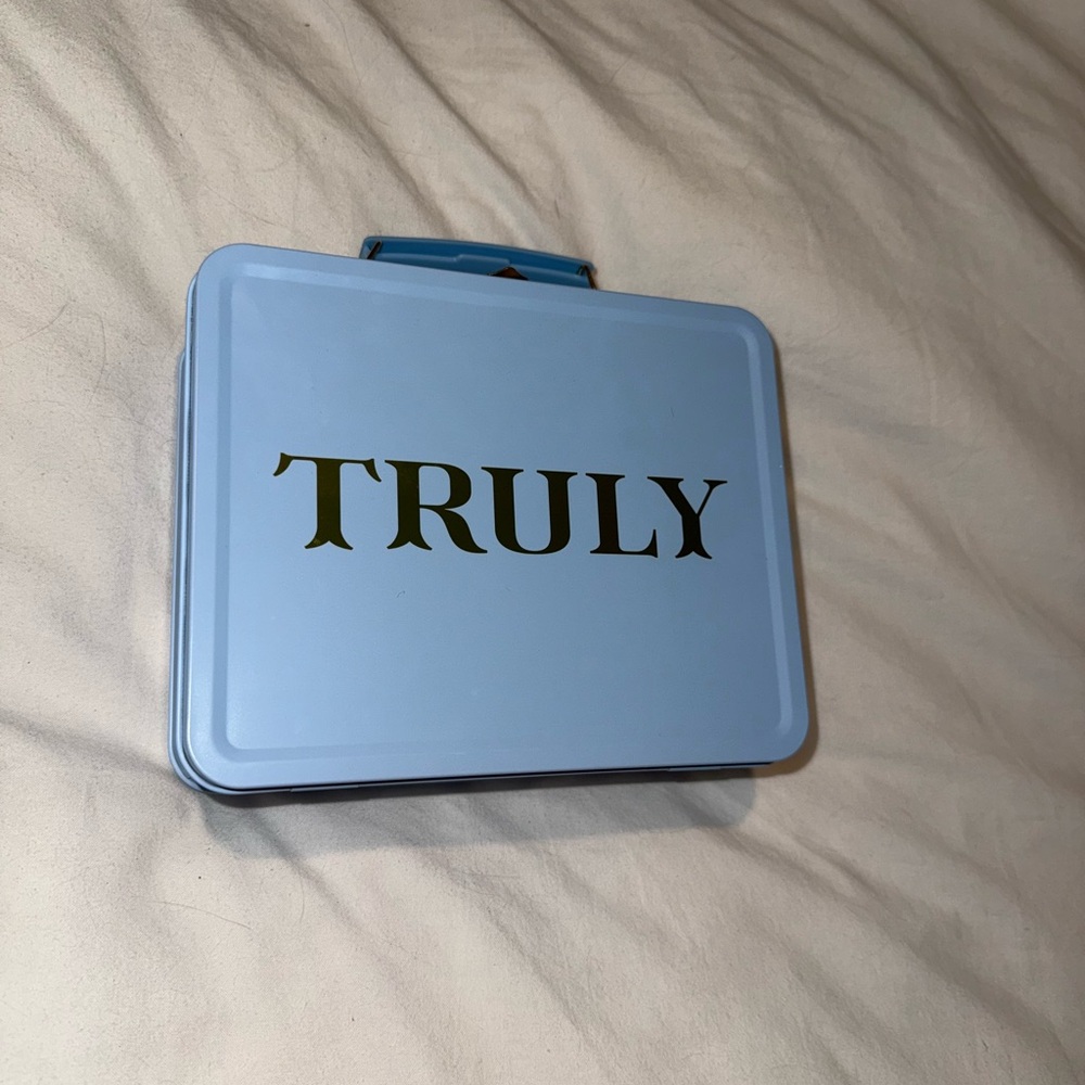 Blue 'TRULY' Metal Lunchbox Case